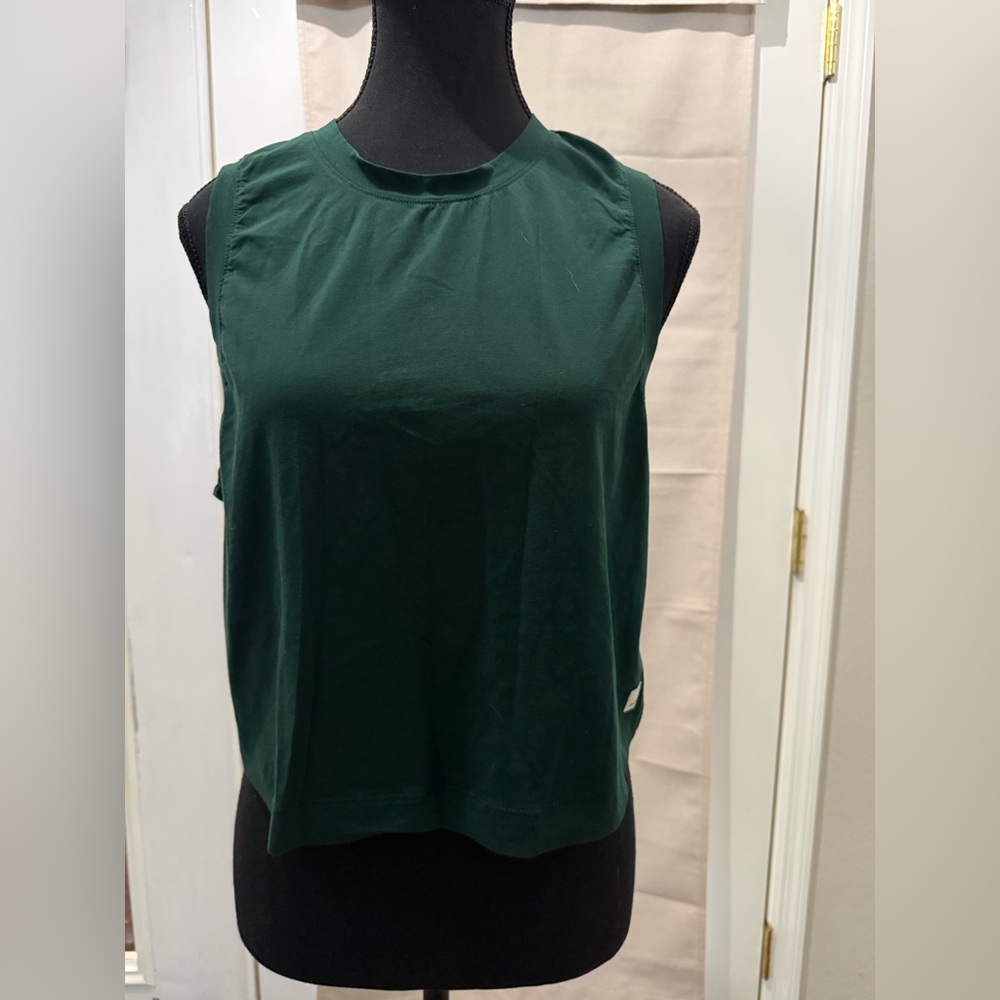 💚 Vuori Forest Green Sleeveless Performance Tank – Size L